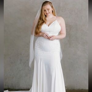 Pronovias Mermaid, White Lace Wedding Dress w/ beautiful train and open back